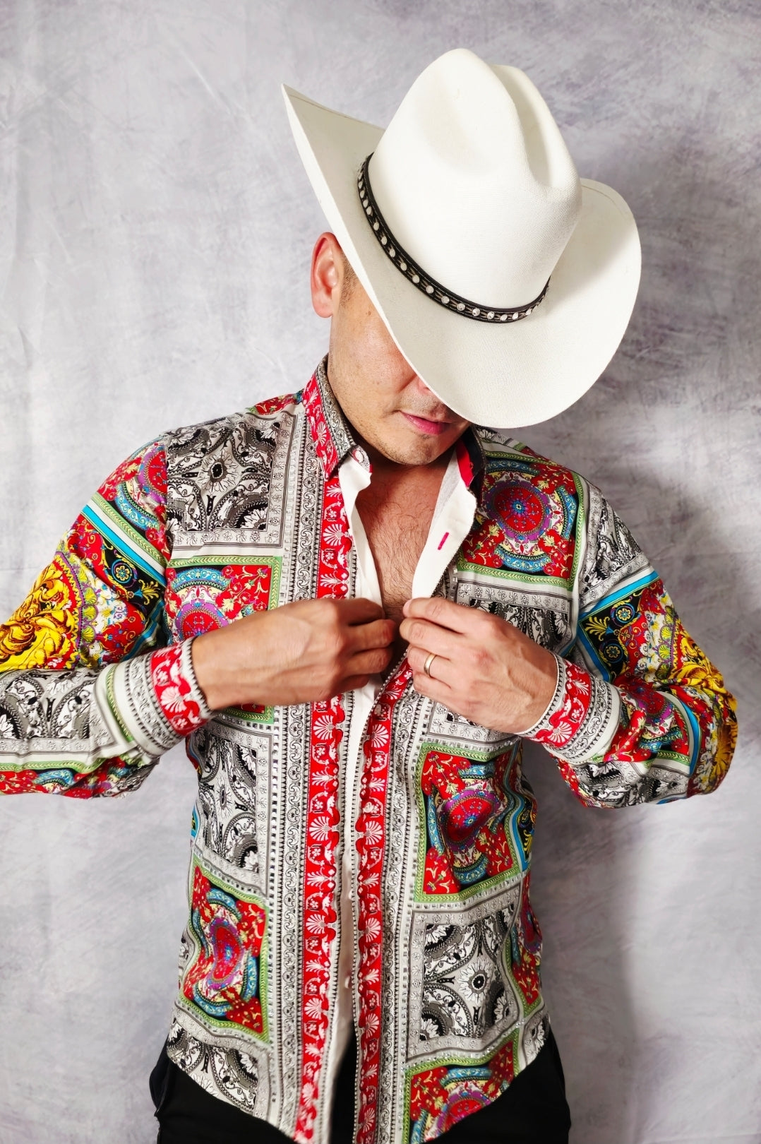 RED AND WITHE LONG SLEEVE SHIRT