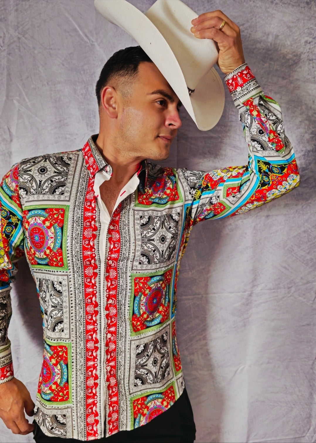 RED AND WITHE LONG SLEEVE SHIRT