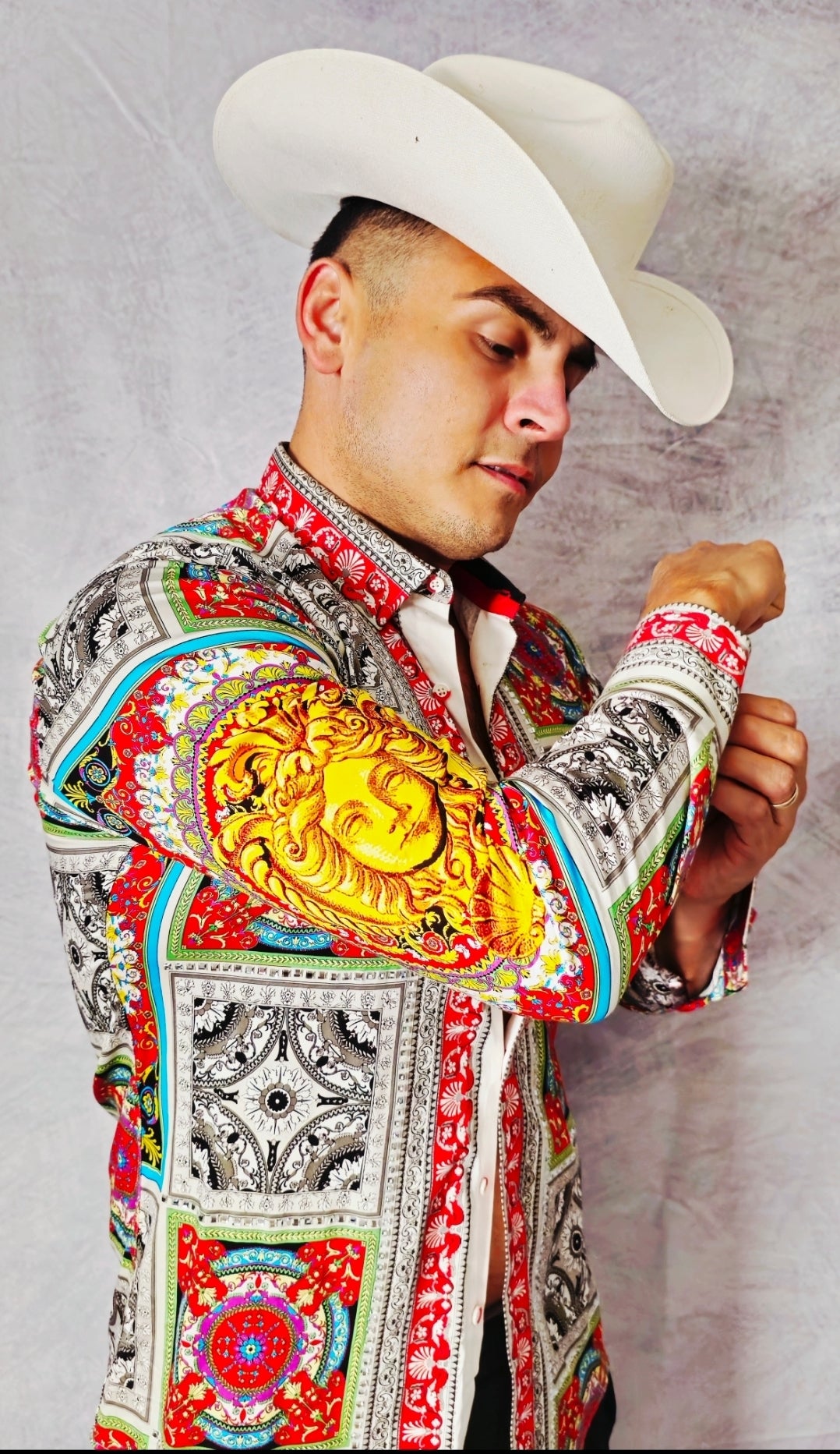 RED AND WITHE LONG SLEEVE SHIRT